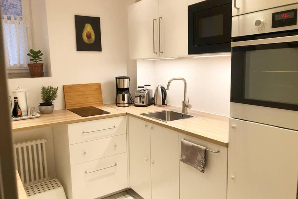 Gemuetliche Sanierte 1 Zimmer Wohnung Mit Privatem Parkplatz Im Zentrum Kiel Dış mekan fotoğraf