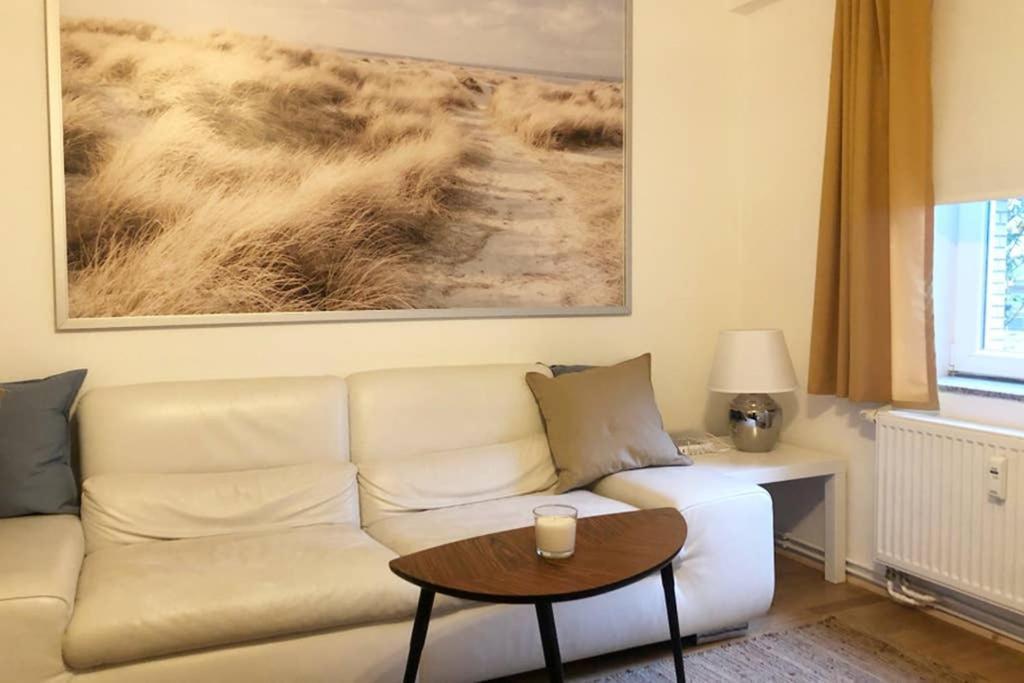 Gemuetliche Sanierte 1 Zimmer Wohnung Mit Privatem Parkplatz Im Zentrum Kiel Dış mekan fotoğraf