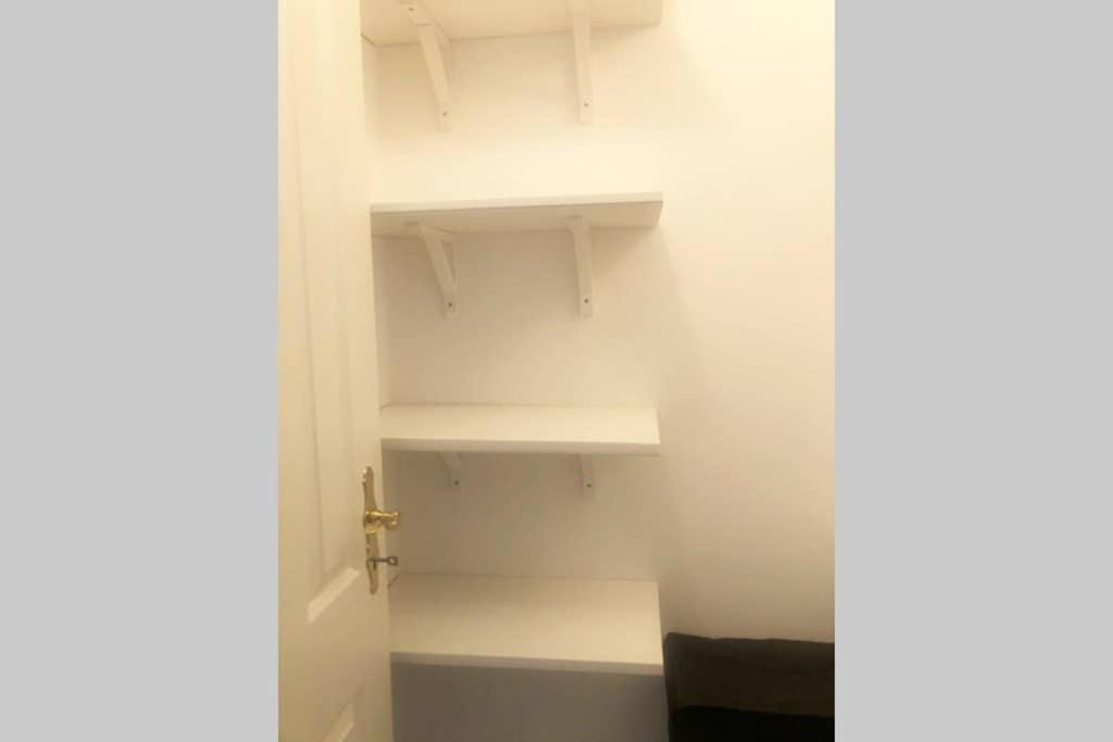 Gemuetliche Sanierte 1 Zimmer Wohnung Mit Privatem Parkplatz Im Zentrum Kiel Dış mekan fotoğraf