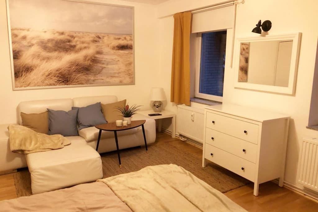 Gemuetliche Sanierte 1 Zimmer Wohnung Mit Privatem Parkplatz Im Zentrum Kiel Dış mekan fotoğraf